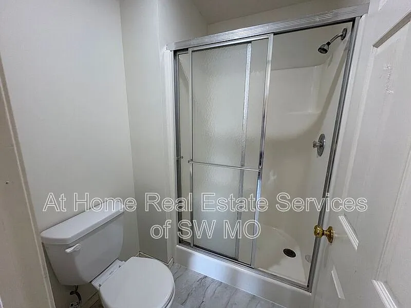 3 bed, 2.0 bath, 1300 sqft, $1,300 — Photo 4