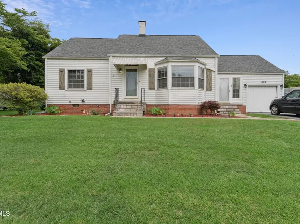 1006 Riverview Dr, Elizabethton, TN 37643