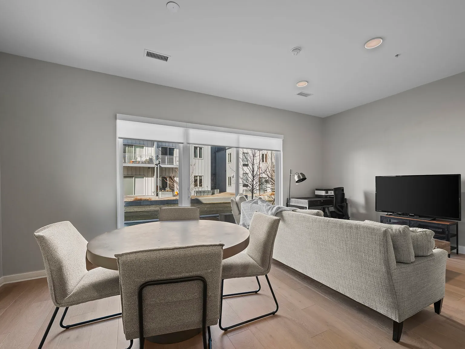 1 bed, 800 sqft, $2,150 — Photo 2