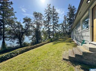 208 Schoolhouse Point Ln, Sequim, WA 98382