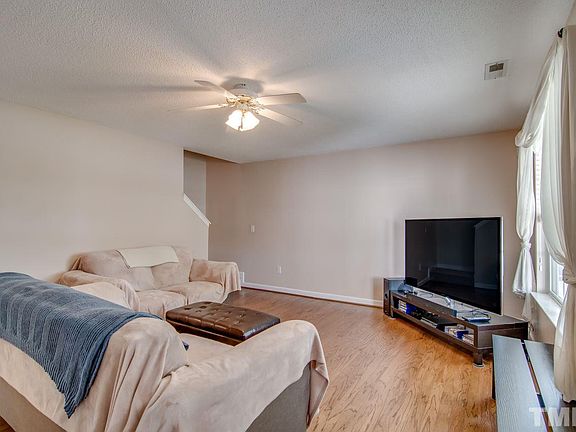 3rd image of 702 Edenberry Dr