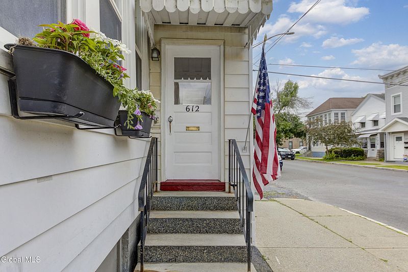 5th image of 612 Twenty Third Street