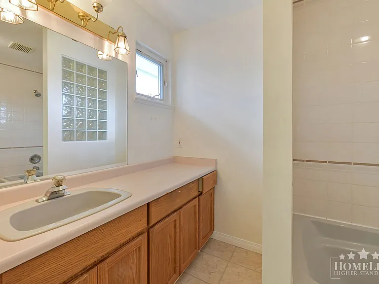 6375 187a St #UPPER HOUSE — Photo 28