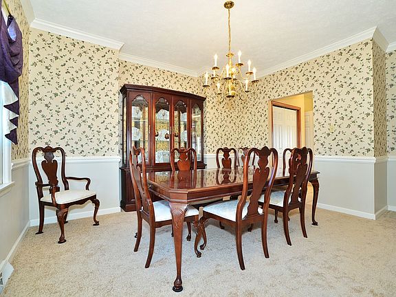 3rd image of 1374 Royal Oak Dr