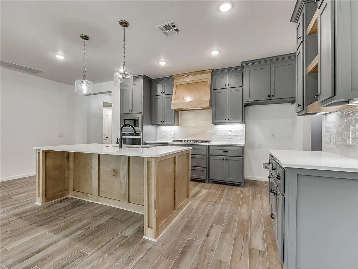 Newer Home For Lease in Tuttle 1460 Deer Ridge Run — Photo 4