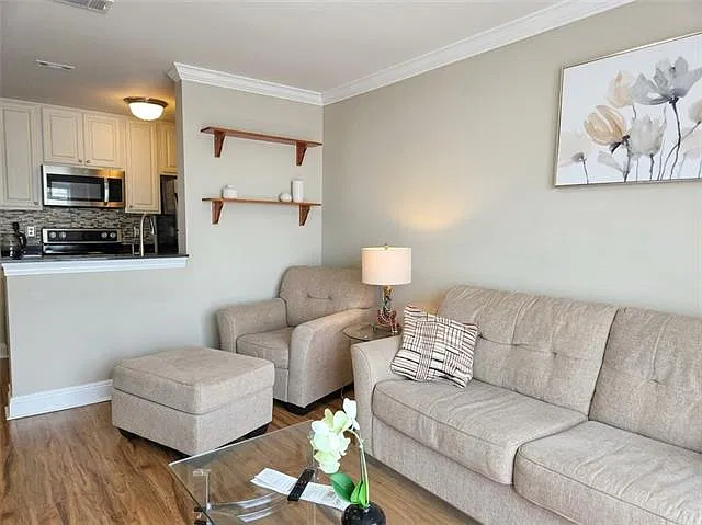 1 bed, 1.0 bath, 535 sqft, $1,300 — Photo 2