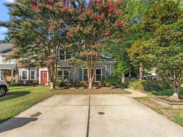 110 Tannin Bark Trl, Yorktown, VA 23692