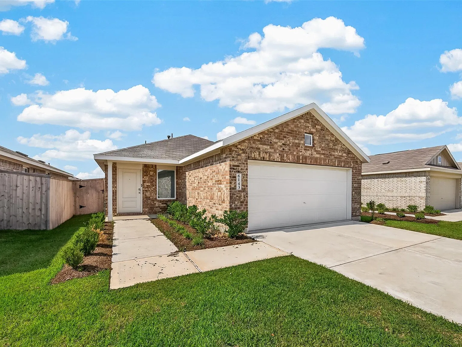 3 bed, 2.0 bath, 1461 sqft, $2,200 — Photo 2