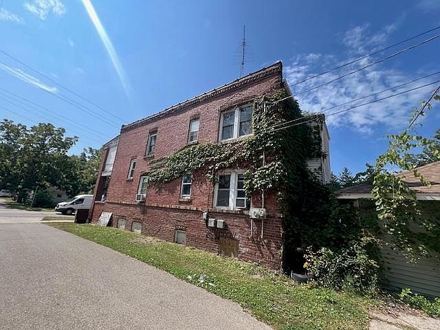 2nd image of 912 18th Ave