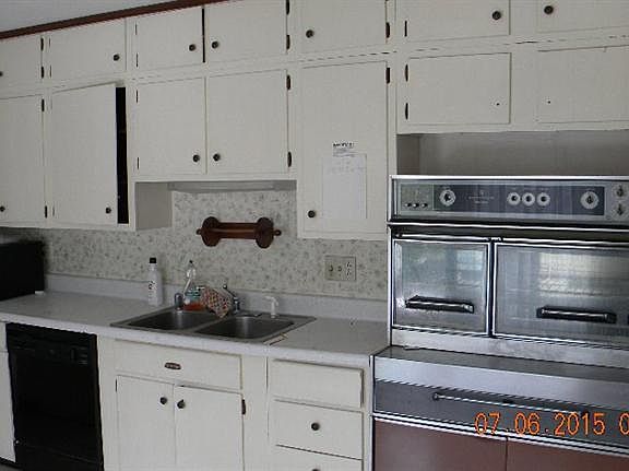 2nd image of 405 E 4th St