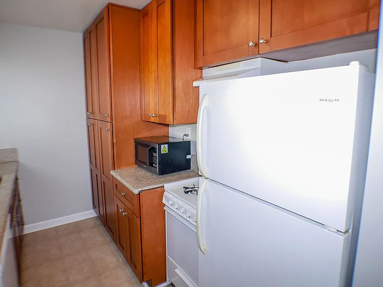 810-812.5 Niantic Ct — Photo 11