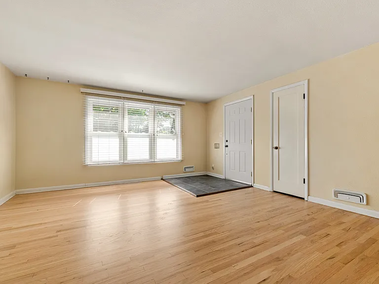 2140 Robin Dr — Photo 7