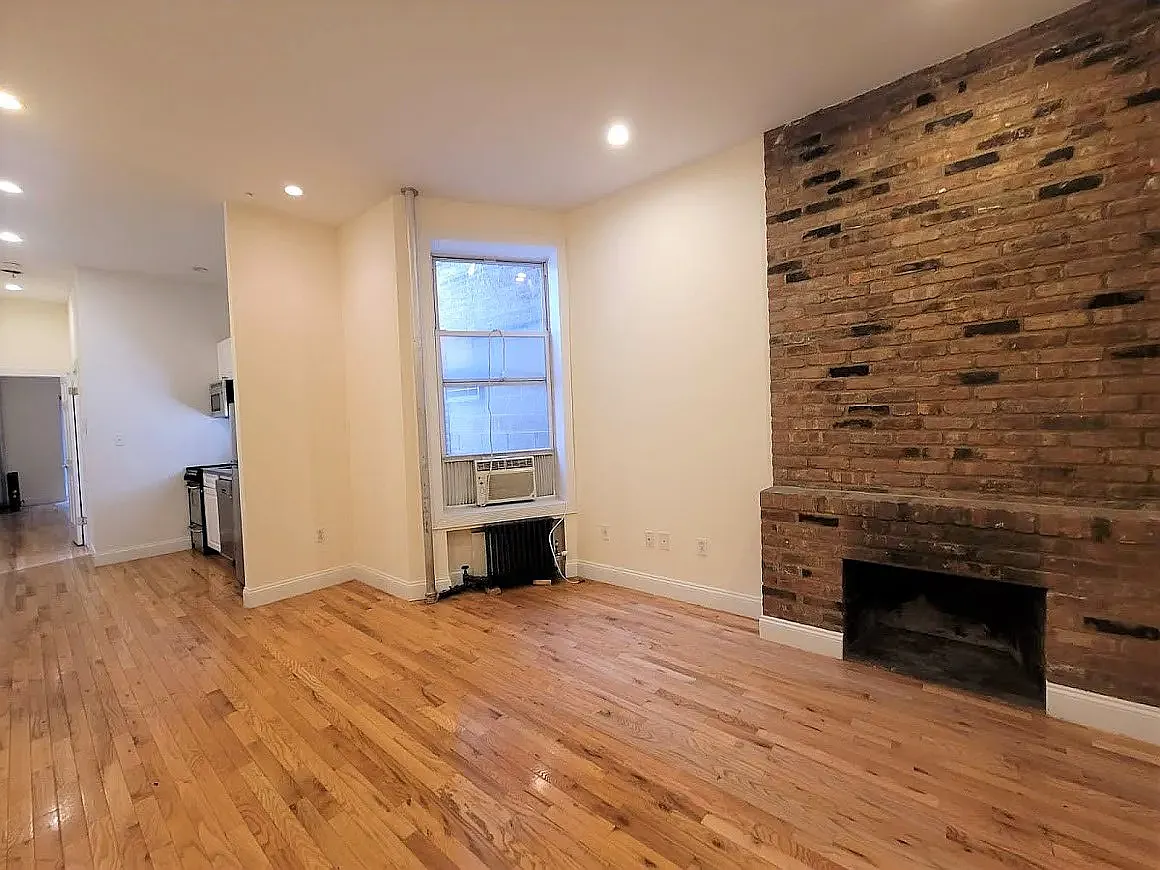 338 East 22nd Street — Photo 3