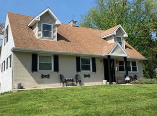 18 Karen Dr, Malvern, PA 19355