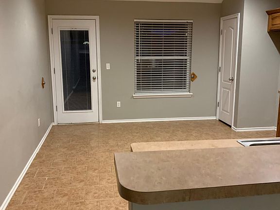 4th image of 600 E Elder Ln