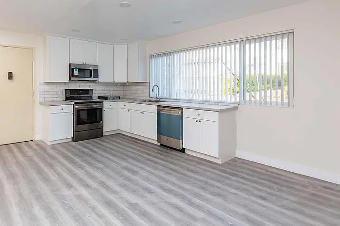2615 Lake Ave #1 — Photo 4