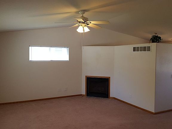 Living Room & Gas Fireplace