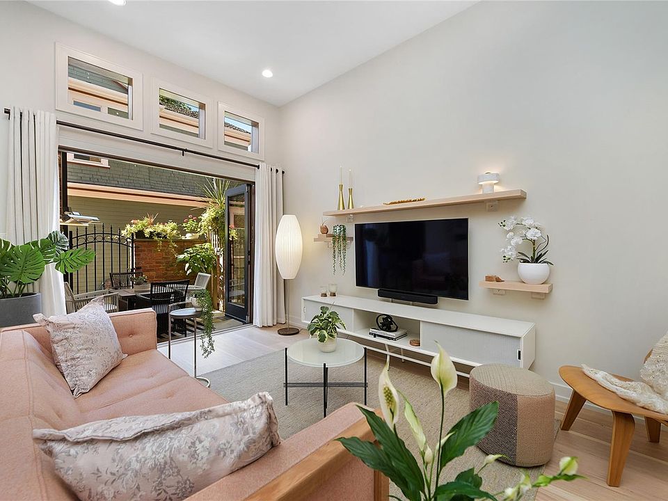 1st image of 440 Parry St #3