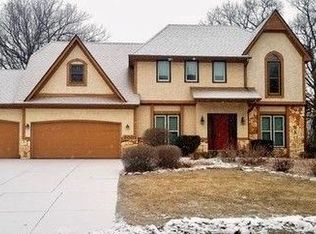 2001 Royale Dr, Eagan, MN 55122