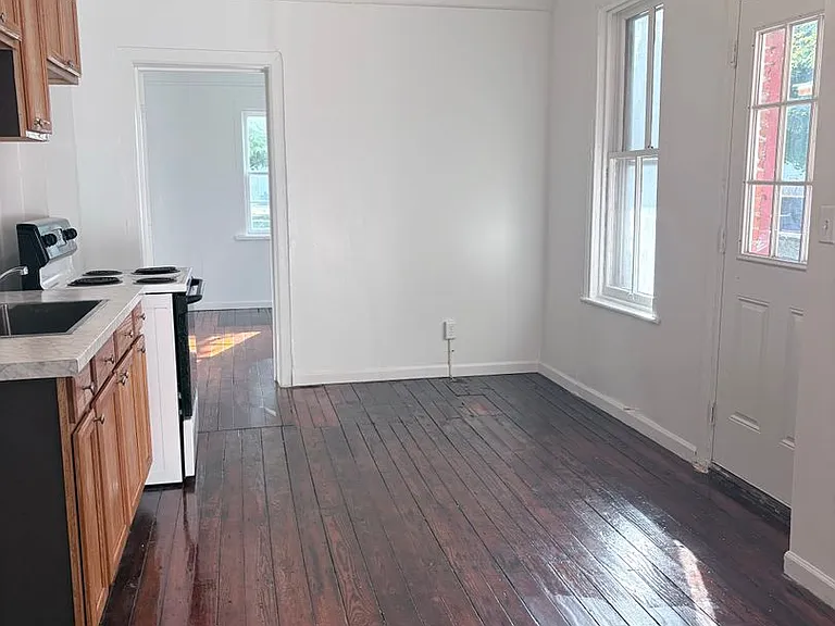 527 S Queen St #1 — Photo 6