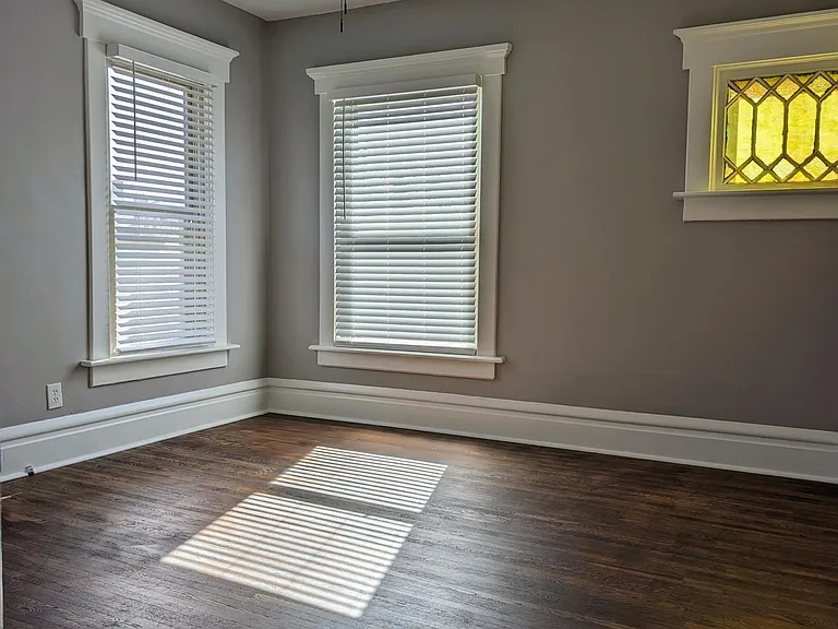 382 Wyandotte Ave — Photo 7