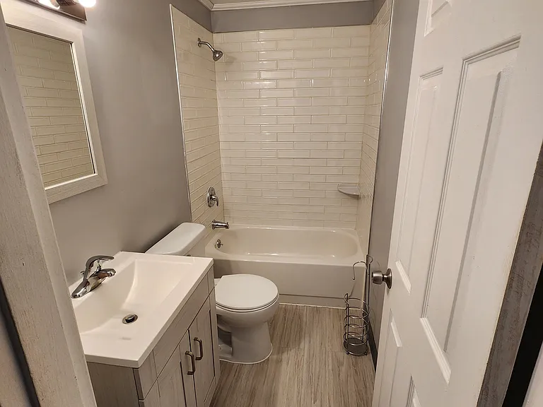 125 Ashwood Ave #B — Photo 12