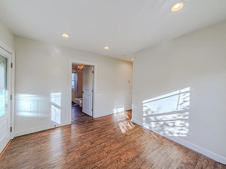 8-35 Lake St #1 — Photo 10