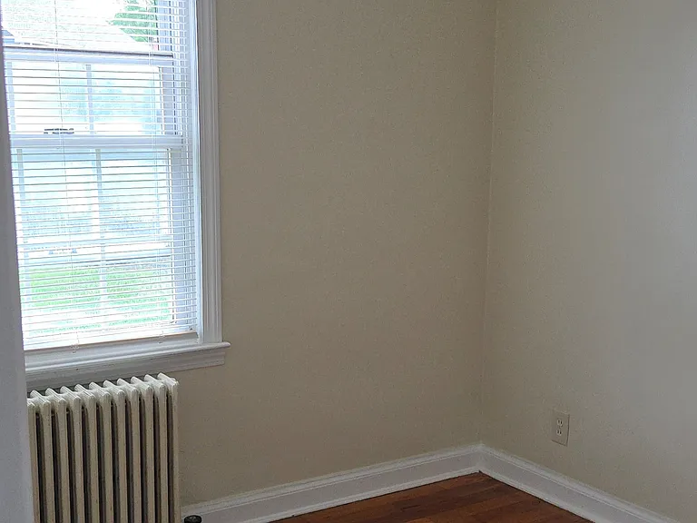 1568 Memorial Ave #1B — Photo 6