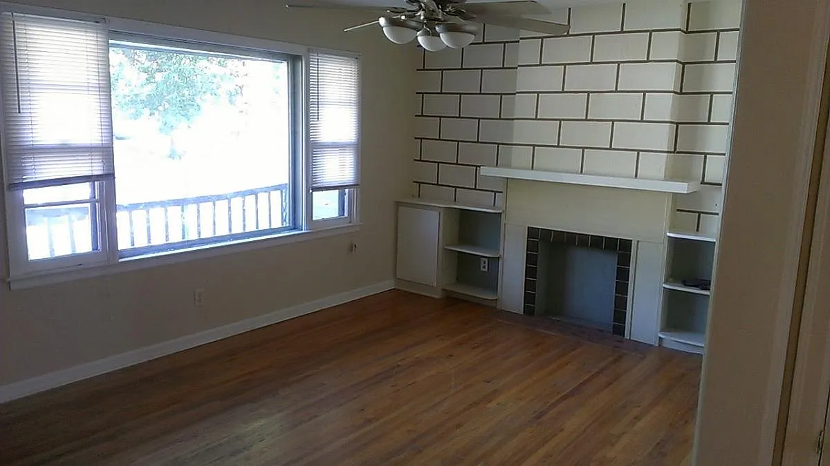 3 bed, 1.5 bath, 1800 sqft, $1,195 — Photo 2