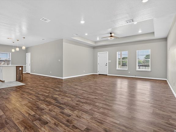 4th image of 3723 Commercial Ave