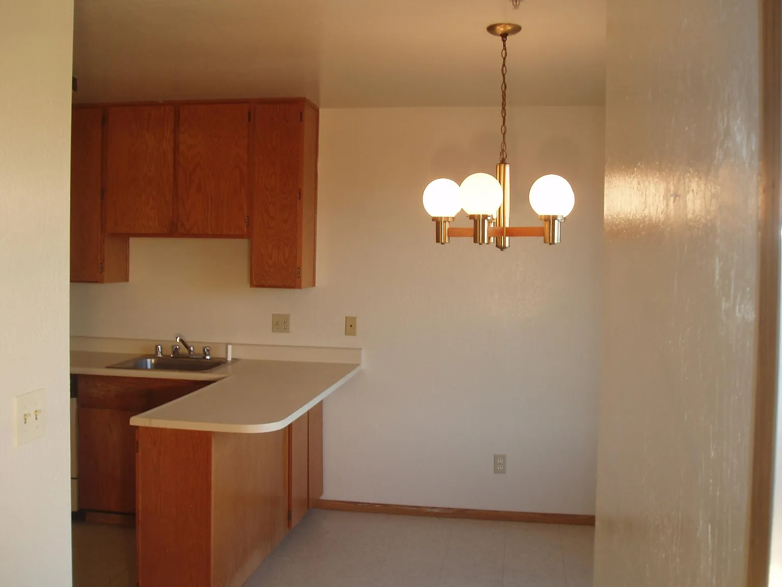2 bed, 1000 sqft, $2,100 — Photo 3