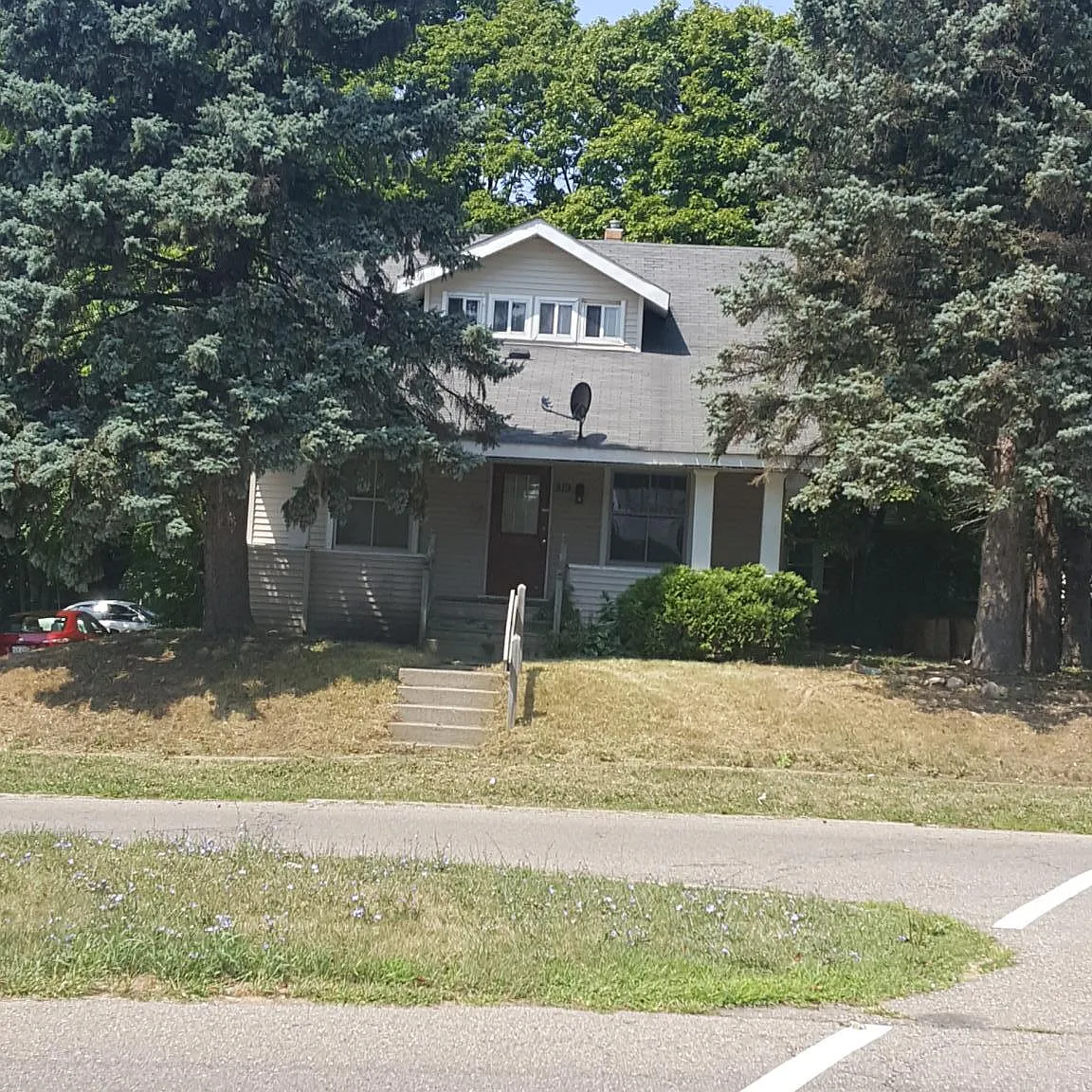 5 bed, 2.5 bath, 1422 sqft, $400 — Photo 1