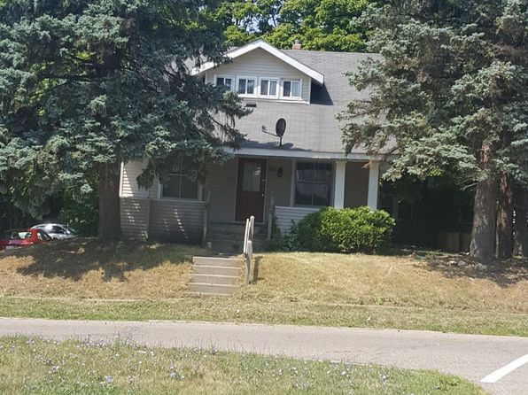 819 Dupont St