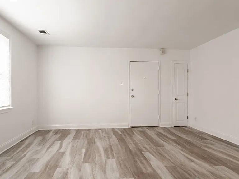Willow Court Apartments — Photo 7