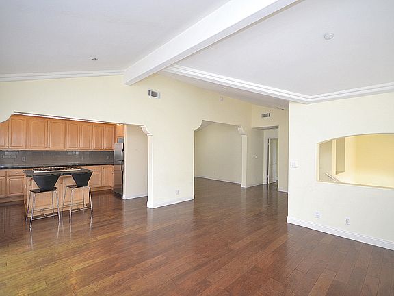 4th image of 221 S Lucia Ave