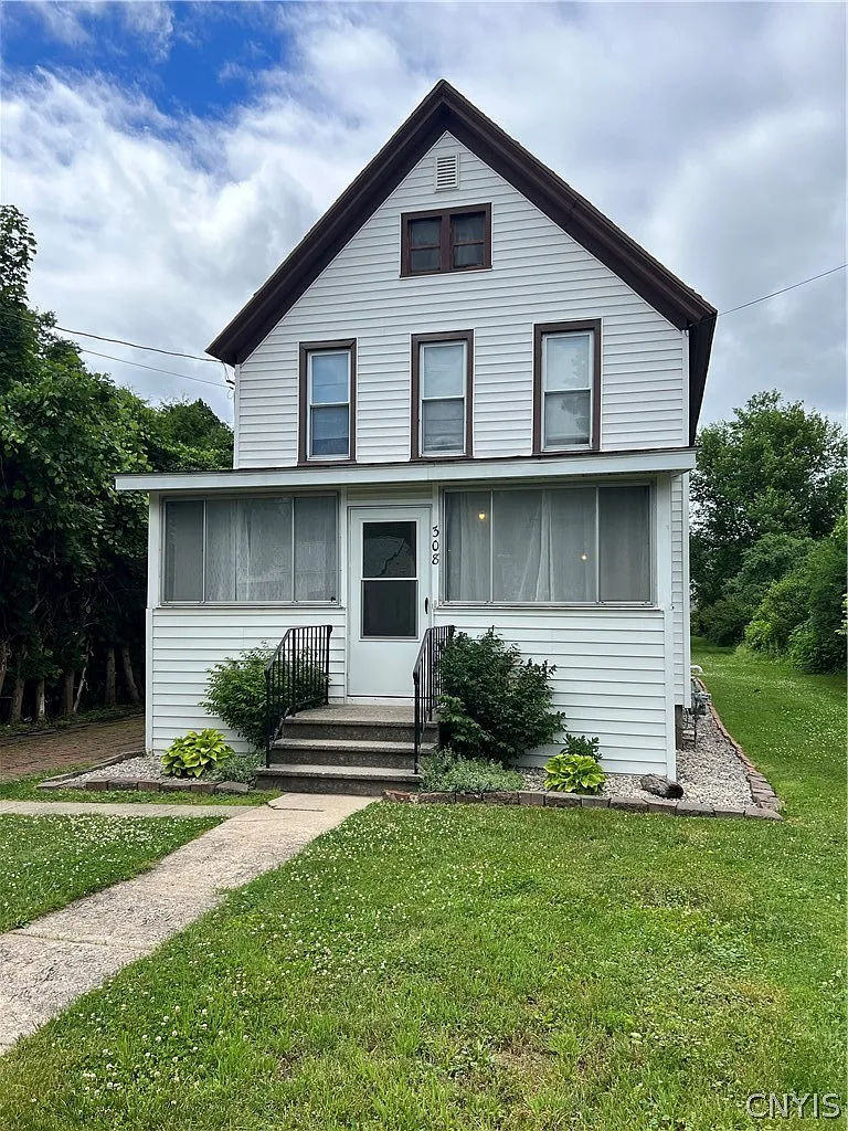 3 bed, 1.0 bath, 1340 sqft, $2,200 — Photo 3