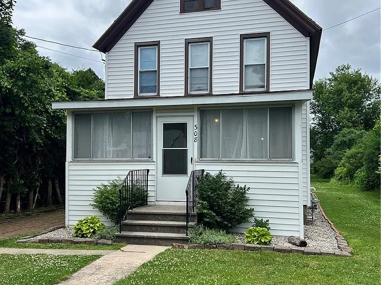 308 Hartford Pl — Photo 1