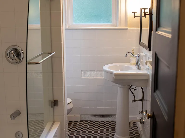 600 Clay Ave #2 — Photo 11