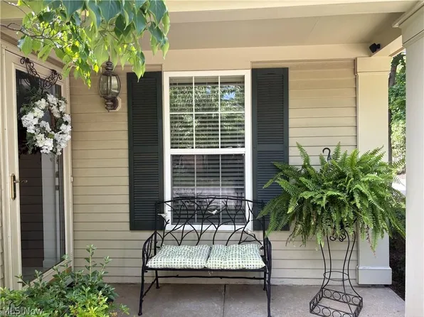 3162 Village Green Dr, Westlake, OH 44145