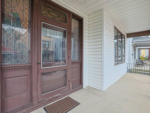 5th image of 623 W 12th St