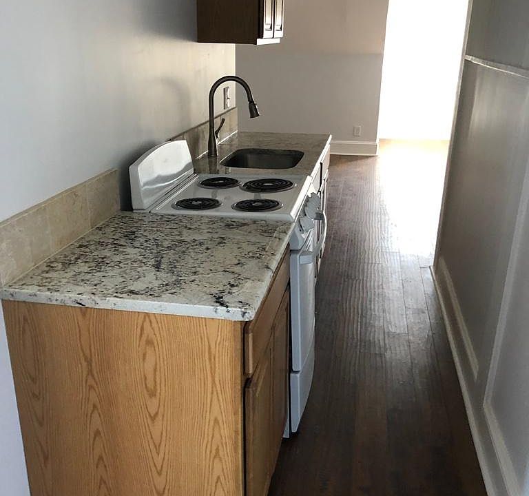2nd image of 125 N Hermitage Ave #3