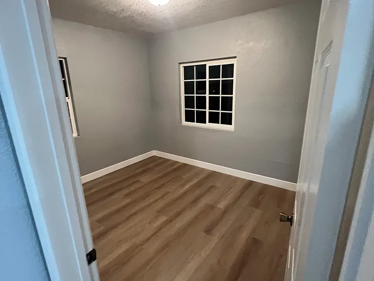 364 S Ferris Ave #1/2 — Photo 5