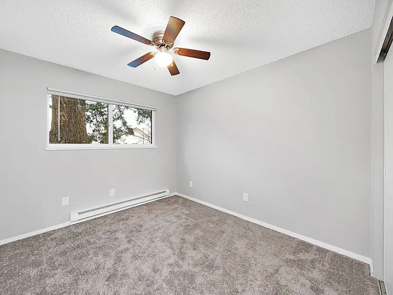 Wetherburne Square Townhomes — Photo 32