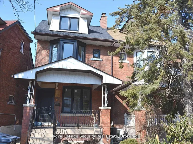 6 Rusholme Park Cres #1 — Photo 1