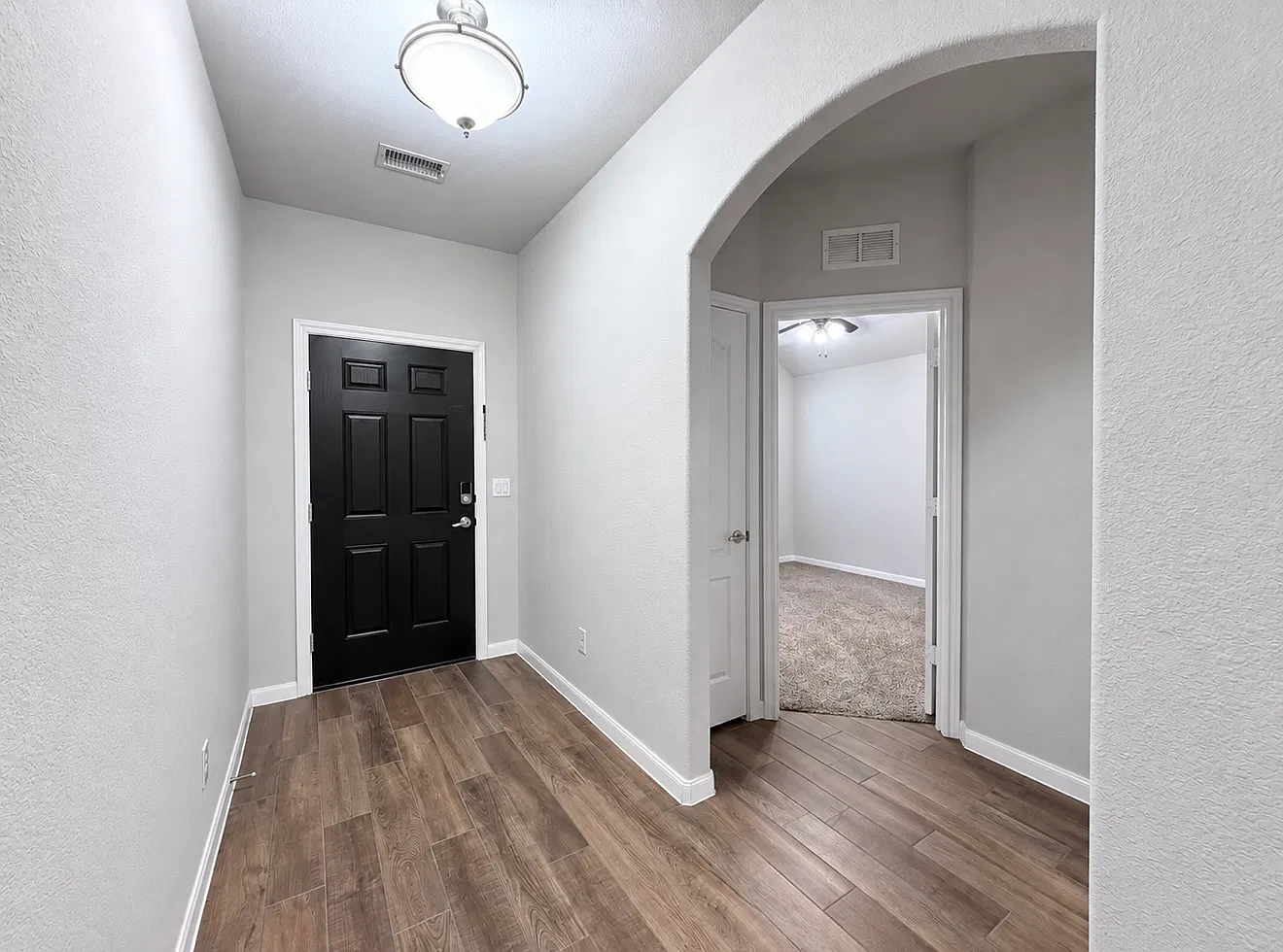 4 bed, 2134 sqft, $2,450 — Photo 3