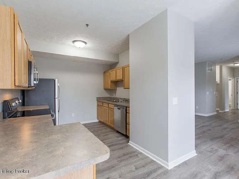 608 E Spring St #2 — Photo 7