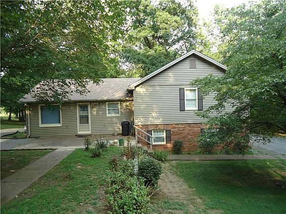 2nd image of 2675 Happy Hollow Rd