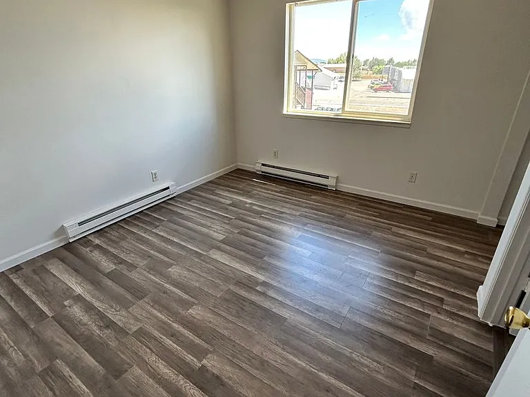 399 N Mountain View Dr — Photo 10