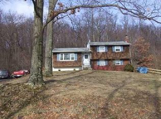 24 Kingsview Rd, Wallkill, NY 12589