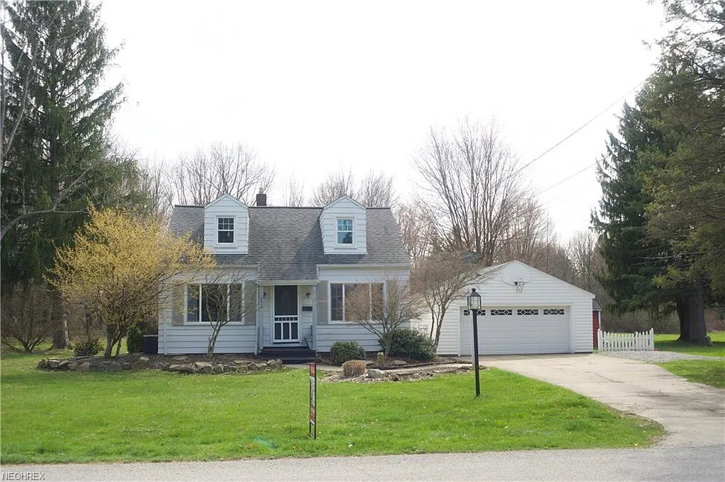 2811 Howell Dr photo 1